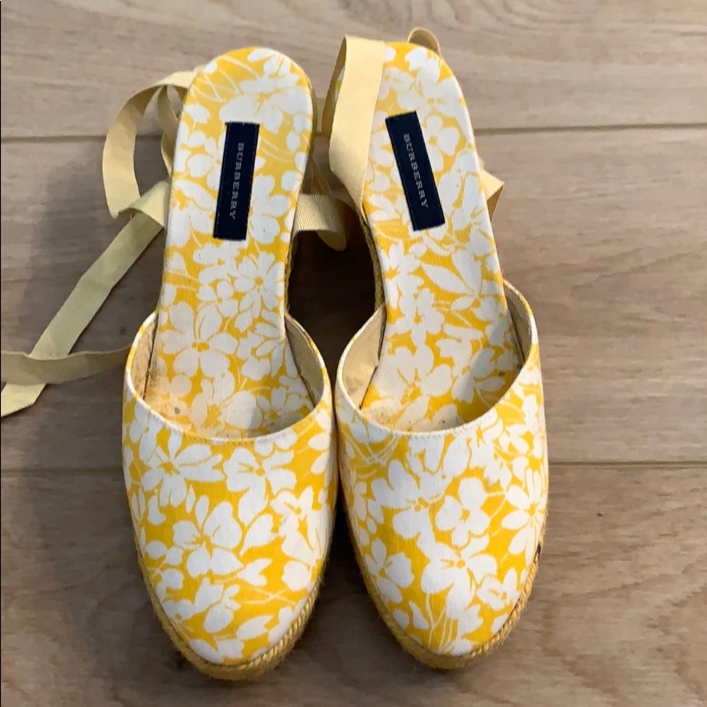 Burberry wedge 100% authentic size 39